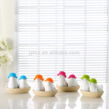 Assortiment de salières et poivrières en céramique de cadeau de mariage de silicone